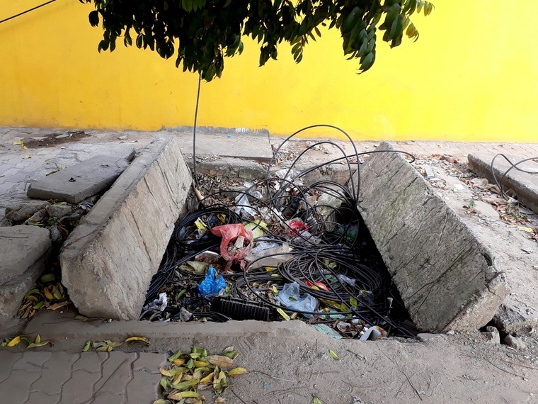 Đường Hà Nội vẫn chưa hết ‘bẫy’ rình rập ảnh 3