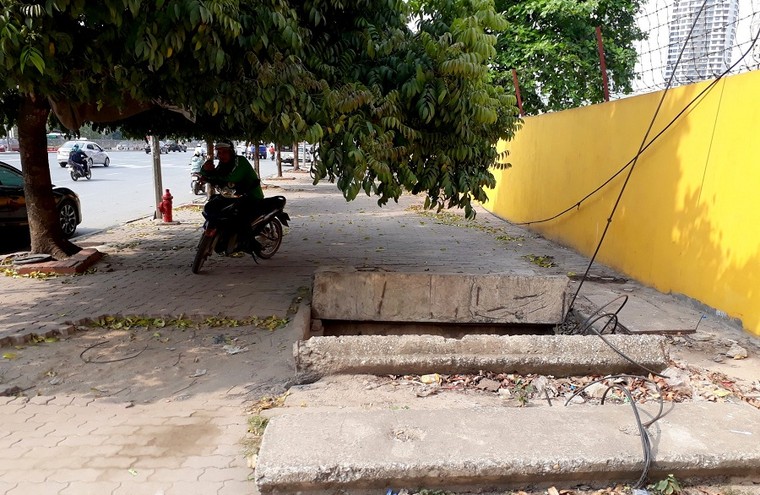 Đường Hà Nội vẫn chưa hết ‘bẫy’ rình rập ảnh 2