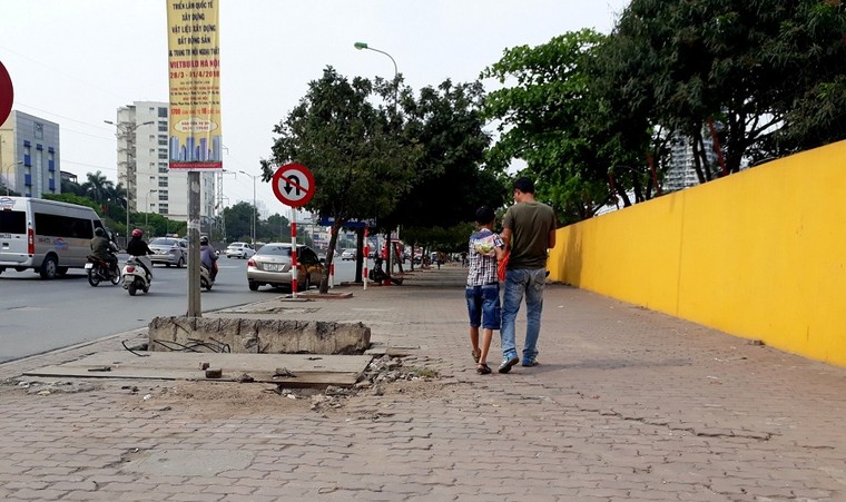 Đường Hà Nội vẫn chưa hết ‘bẫy’ rình rập ảnh 4