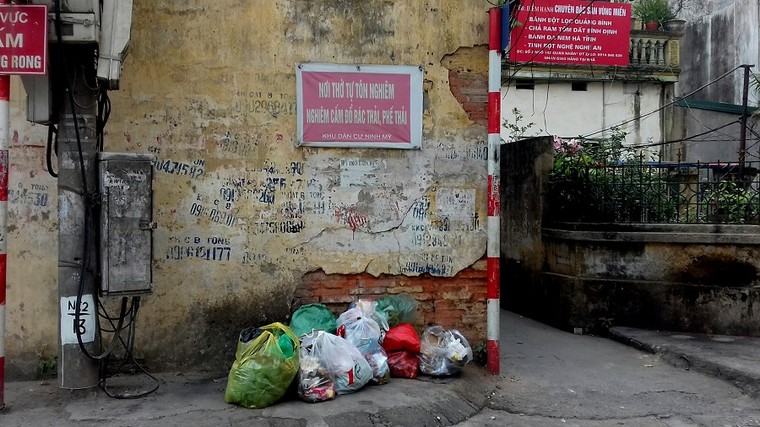 Càng cấm càng đổ rác ảnh 1
