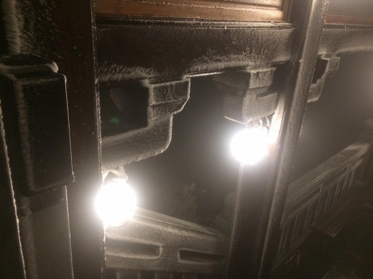 Đỉnh Fansipan phủ kín băng trắng ngay trong ngày đầu đón rét nàng Bân ảnh 3