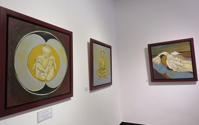 90 lát cắt cuộc sống vừa trừu tượng vừa gần gũi trong triển lãm ‘?!.’ ảnh 4