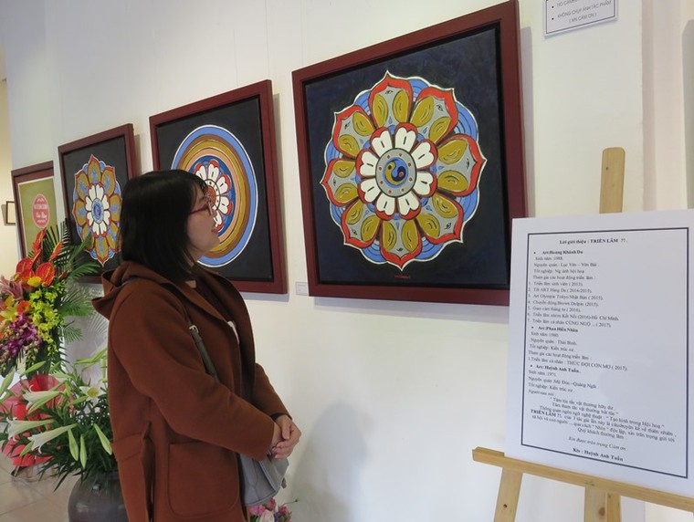 90 lát cắt cuộc sống vừa trừu tượng vừa gần gũi trong triển lãm ‘?!.’ ảnh 1