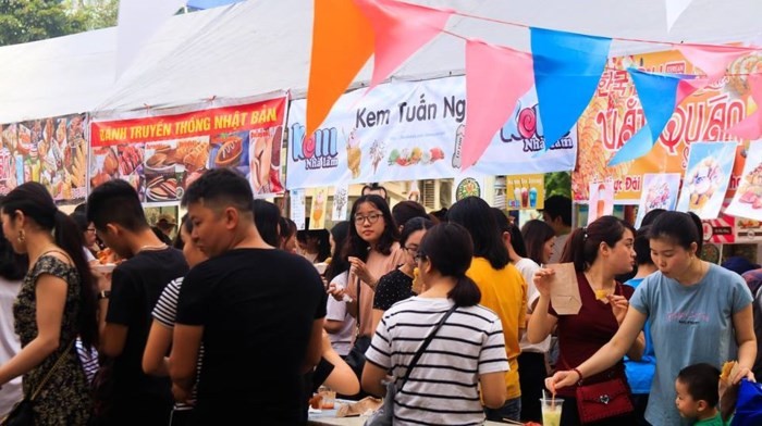 Choáng váng với loại bánh phản cảm tại Cung văn hóa Thiếu nhi Hà Nội ảnh 1