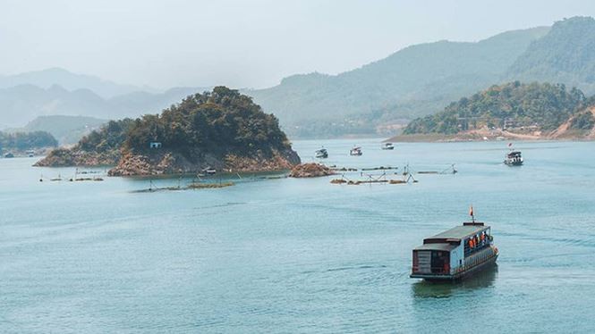 Những điểm vui chơi sát Hà Nội để 'đi trốn' dịp 30/4 ảnh 1