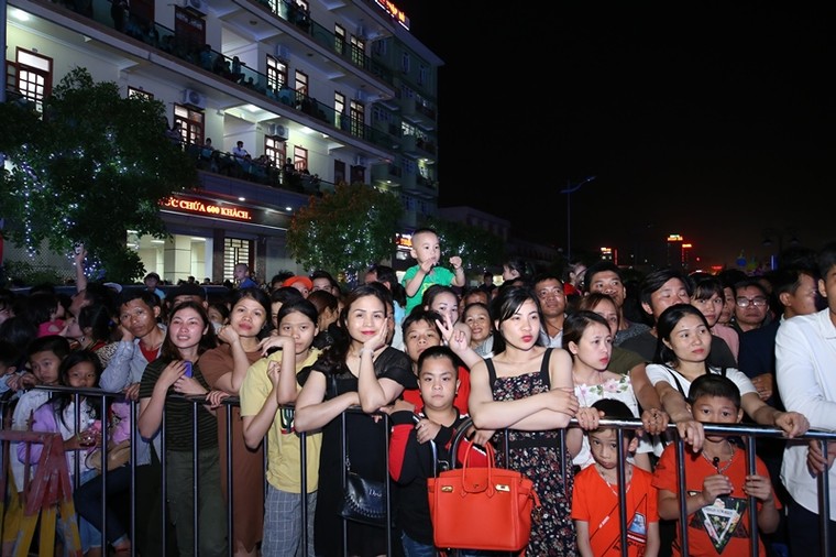 Hơn 20 ngàn người dự Lễ hội Du lịch biển Sầm Sơn 2018 ảnh 10