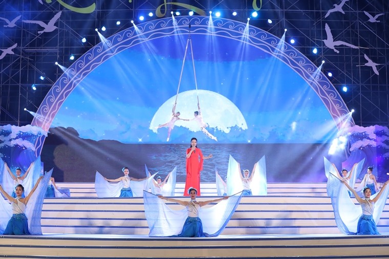 Hơn 20 ngàn người dự Lễ hội Du lịch biển Sầm Sơn 2018 ảnh 6