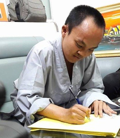 Chàng trai khuyết tật đi bộ xuyên Việt để đăng ký hiến tạng ảnh 1