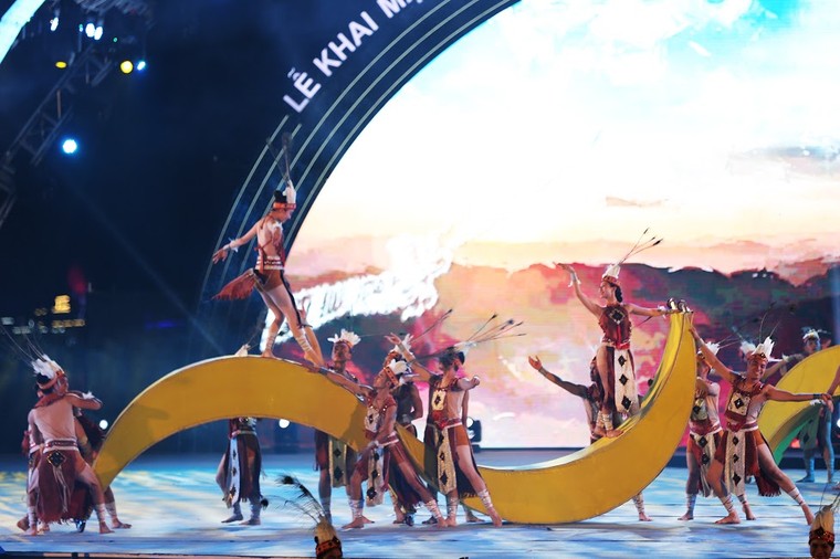 Mãn nhãn với đêm Carnaval Hạ Long ảnh 1