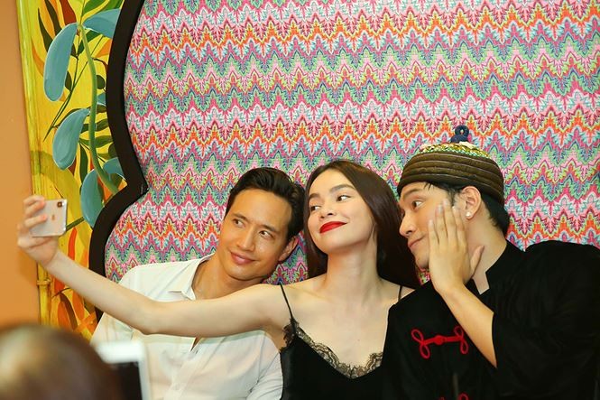 Hà Hồ tay trong tay với Kim Lý sau nụ hôn gây tranh cãi trên sân khấu ảnh 2