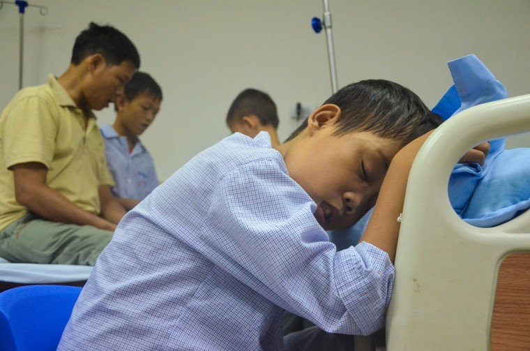 Vừa bám bệnh viện, vừa mưu sinh ảnh 2