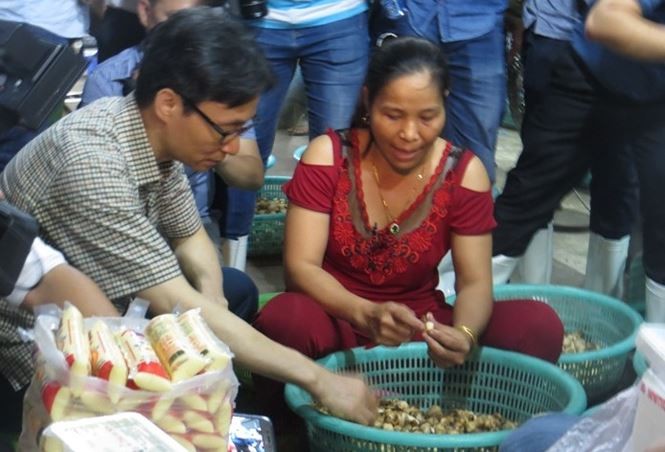 Phó Thủ tướng bất ngờ thị sát chợ đầu mối lớn nhất TP HCM ảnh 1