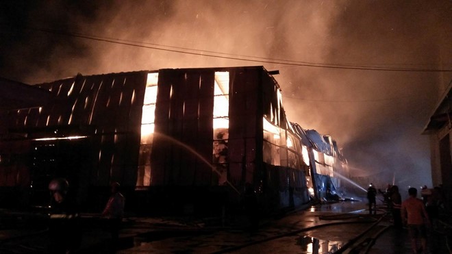 Cháy lớn tại Khu công nghiệp Vĩnh Lộc ảnh 1