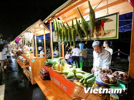 Người dân đội mưa dự khai trương phố đi bộ Trịnh Công Sơn ảnh 9