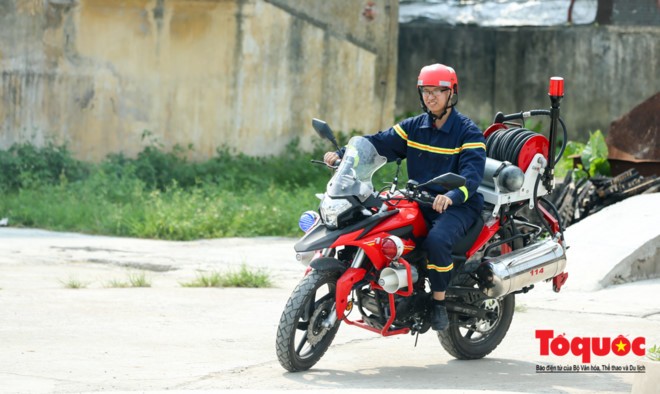 Cận cảnh siêu moto chữa cháy của lính cứu hoả Việt Nam ảnh 10