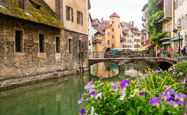 Những thành phố trên mặt nước đẹp như photoshop ảnh 2