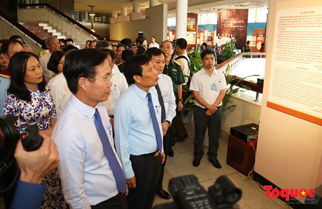 Khai mạc Triển lãm ‘Những tấm gương bình dị mà cao quý’ ảnh 1