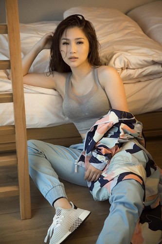 Hương Tràm đón tuổi 23 bằng bộ ảnh sexy nóng bỏng ảnh 4