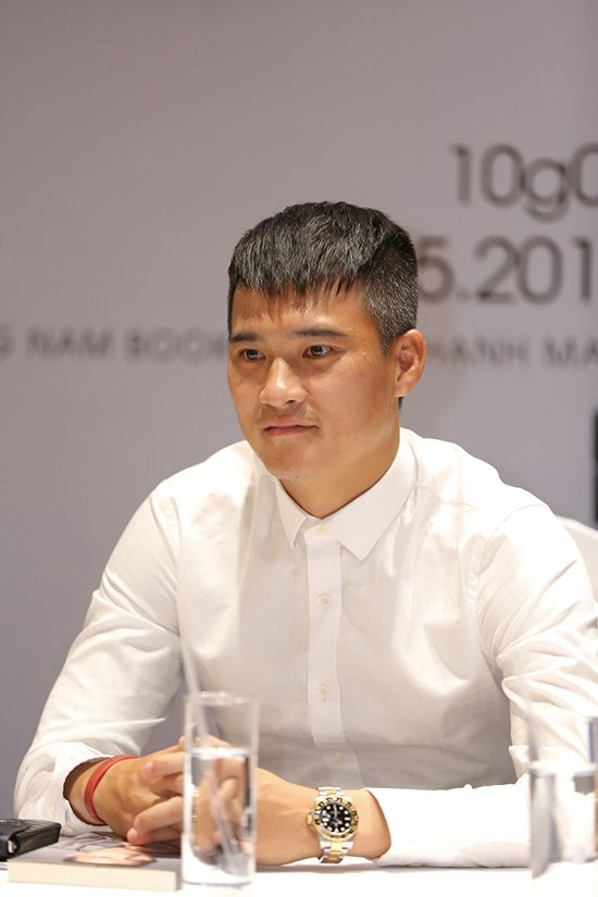 Thủy Tiên mặc cây hàng hiệu gần 300 triệu sánh đôi bên Công Vinh ảnh 3