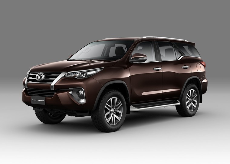 Toyota Việt Nam ra mắt Hiace, Fortuner và Hilux phiên bản cải tiến 2018 ảnh 2