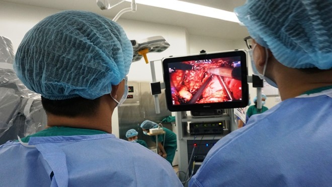 Việt Nam lần đầu dùng robot mổ lấy thận từ người hiến còn sống ảnh 1