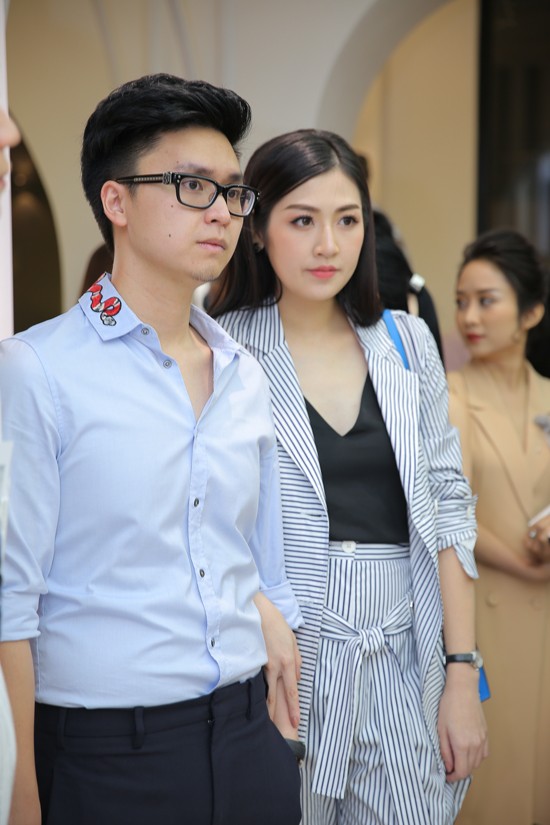 Á hậu Tú Anh lần đầu xuất hiện công khai bên chồng sắp cưới đẹp trai ảnh 3