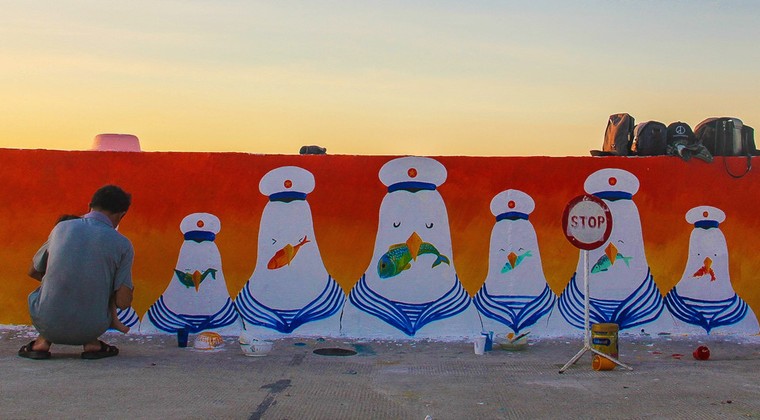 Rực rỡ sắc màu với con đường bích họa đầu tiên trên đảo Lý Sơn ảnh 4