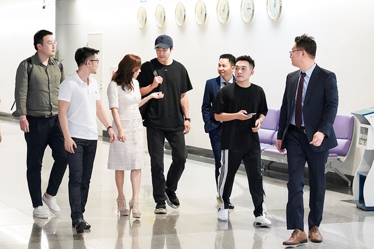 Kwon Sang Woo đẹp trai ngời ngời khi đến Việt Nam ảnh 4