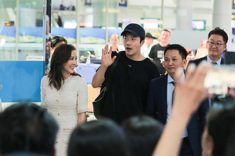 Kwon Sang Woo đẹp trai ngời ngời khi đến Việt Nam ảnh 6