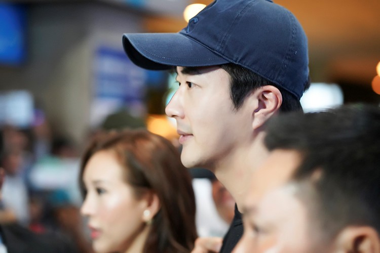 Kwon Sang Woo đẹp trai ngời ngời khi đến Việt Nam ảnh 7