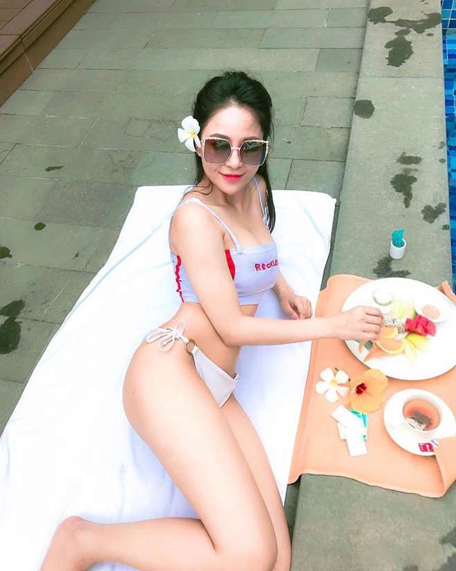 Trâm Anh diện bikini nóng bỏng đọ dáng với dàn hot girl World Cup ảnh 3