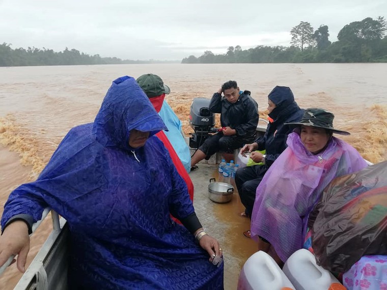 Vỡ đập thủy điện ở Lào: Hàng ngàn người lâm cảnh màn trời chiếu đất ảnh 7