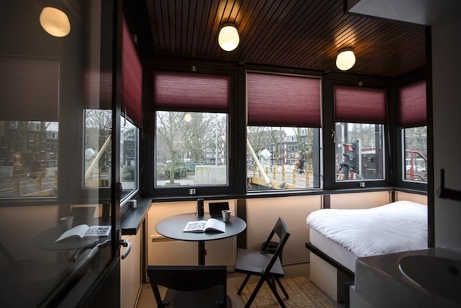 Trải nghiệm độc đáo với khách sạn trên mặt nước ở Amsterdam ảnh 2