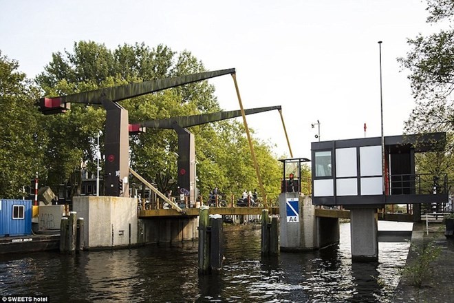 Trải nghiệm độc đáo với khách sạn trên mặt nước ở Amsterdam ảnh 3