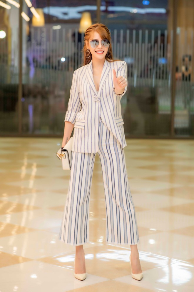 Lái xe chở Quế Vân đi xem phim, Việt Anh bất chấp ‘cảnh cáo’ của bà xã? ảnh 2