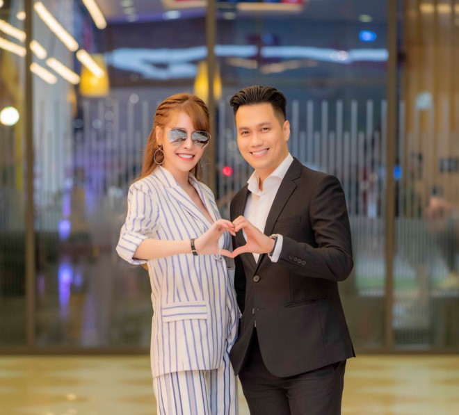 Lái xe chở Quế Vân đi xem phim, Việt Anh bất chấp ‘cảnh cáo’ của bà xã? ảnh 4