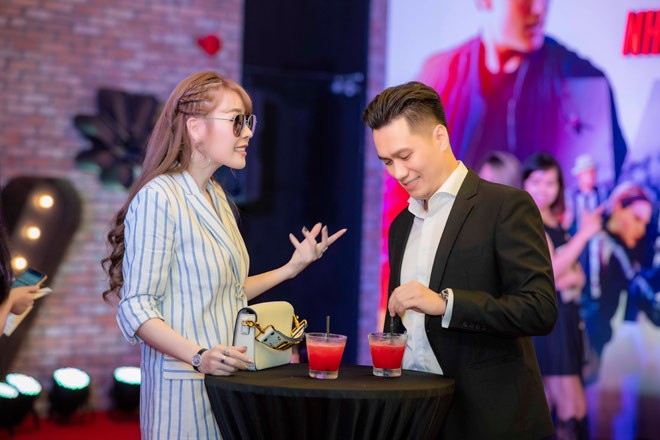 Lái xe chở Quế Vân đi xem phim, Việt Anh bất chấp ‘cảnh cáo’ của bà xã? ảnh 3