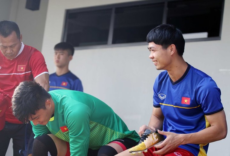 ĐT Olympic VN tập luyện hứng khởi, sẵn sàng 'chiến đấu' với Nepal ảnh 2