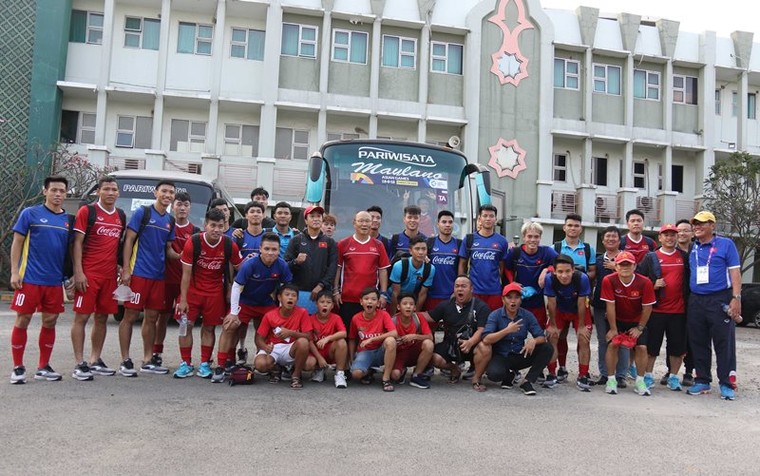 ĐT Olympic VN tập luyện hứng khởi, sẵn sàng 'chiến đấu' với Nepal ảnh 8