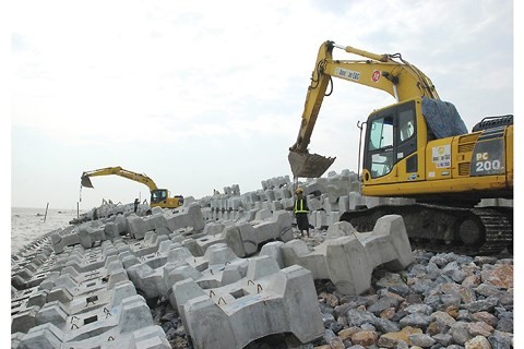 Bão số 4 cận kề, các tỉnh huy động người, họp khẩn trong đêm ứng phó bão ảnh 1