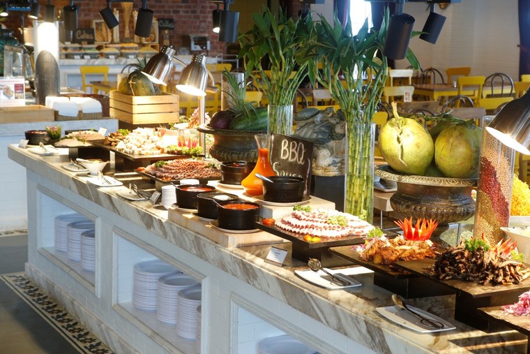 Độc đáo nhà hàng có thiết kế như thùng bia khổng lồ bằng vàng trên đỉnh núi Chúa ảnh 11