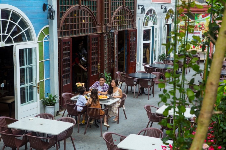 Độc đáo nhà hàng có thiết kế như thùng bia khổng lồ bằng vàng trên đỉnh núi Chúa ảnh 7