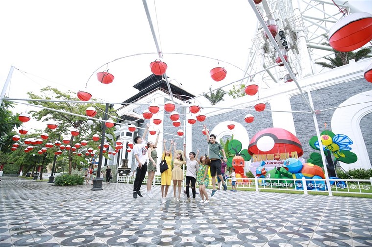 ‘Tuyệt phẩm ánh sáng’ diễu hành Carnival làm ‘nóng’ Lễ hội đèn lồng Sun World Danang Wonders ảnh 4