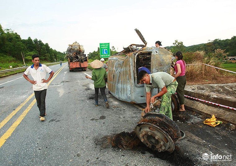 Cao tốc Hà Nội - Lào Cai bị ‘đứt’, dự kiến 2 tháng mới thông tuyến ảnh 1