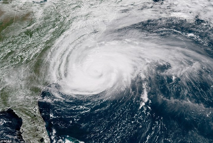 Hình ảnh đầu tiên khi siêu bão Florence đổ bộ bờ Đông nước Mỹ ảnh 5