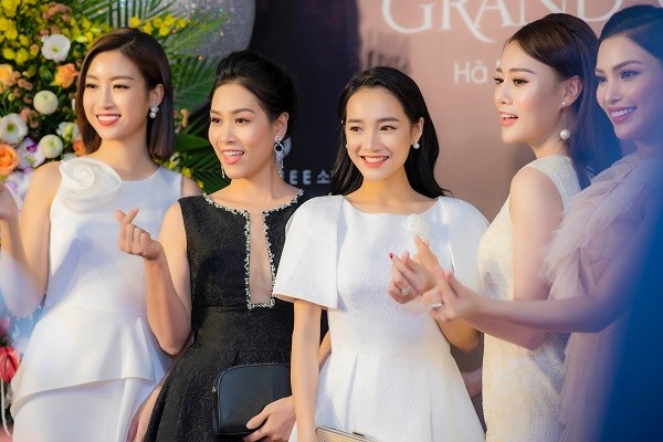 Nhã Phương lộ bụng bầu, tất bật chạy show trước đám cưới với Trường Giang? ảnh 1