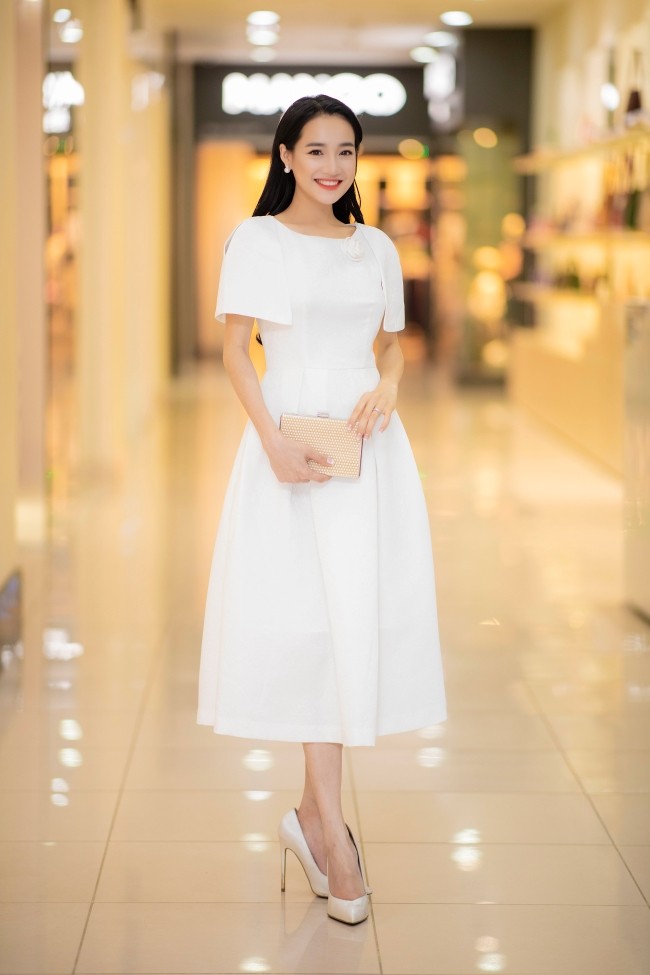 Nhã Phương lộ bụng bầu, tất bật chạy show trước đám cưới với Trường Giang? ảnh 2