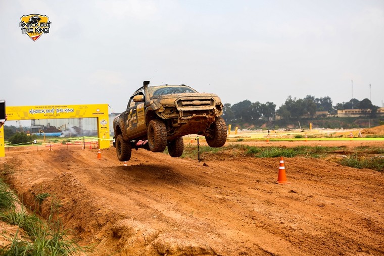 Giải Đua xe Địa hình đối kháng – Knock Out the King 2018 vòng II hấp dẫn với nhiều pha kịch tính ảnh 3