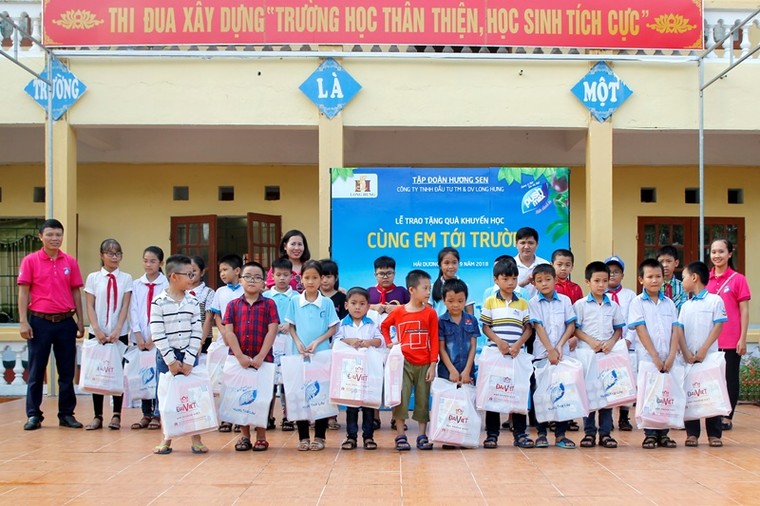 ‘Cùng em tới trường’ trao niềm vui tới hàng ngàn em nhỏ ảnh 4