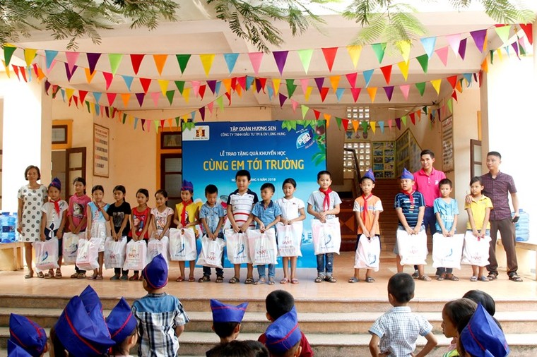 ‘Cùng em tới trường’ trao niềm vui tới hàng ngàn em nhỏ ảnh 6